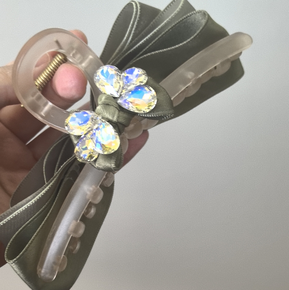 Elegant Green Hair Clip with Crystal Accents
